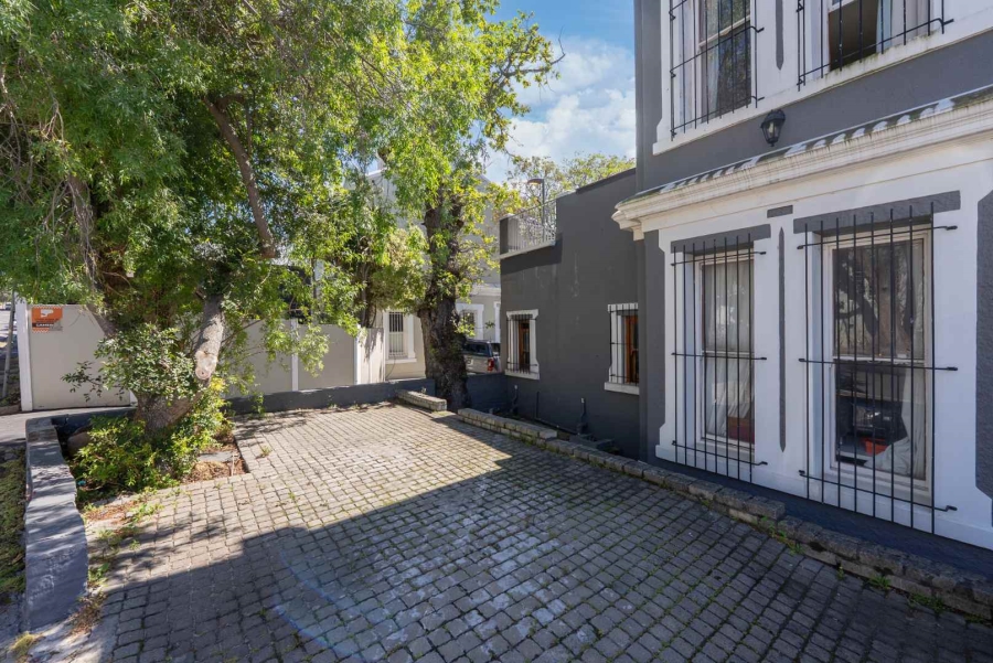 7 Bedroom Property for Sale in Oranjezicht Western Cape